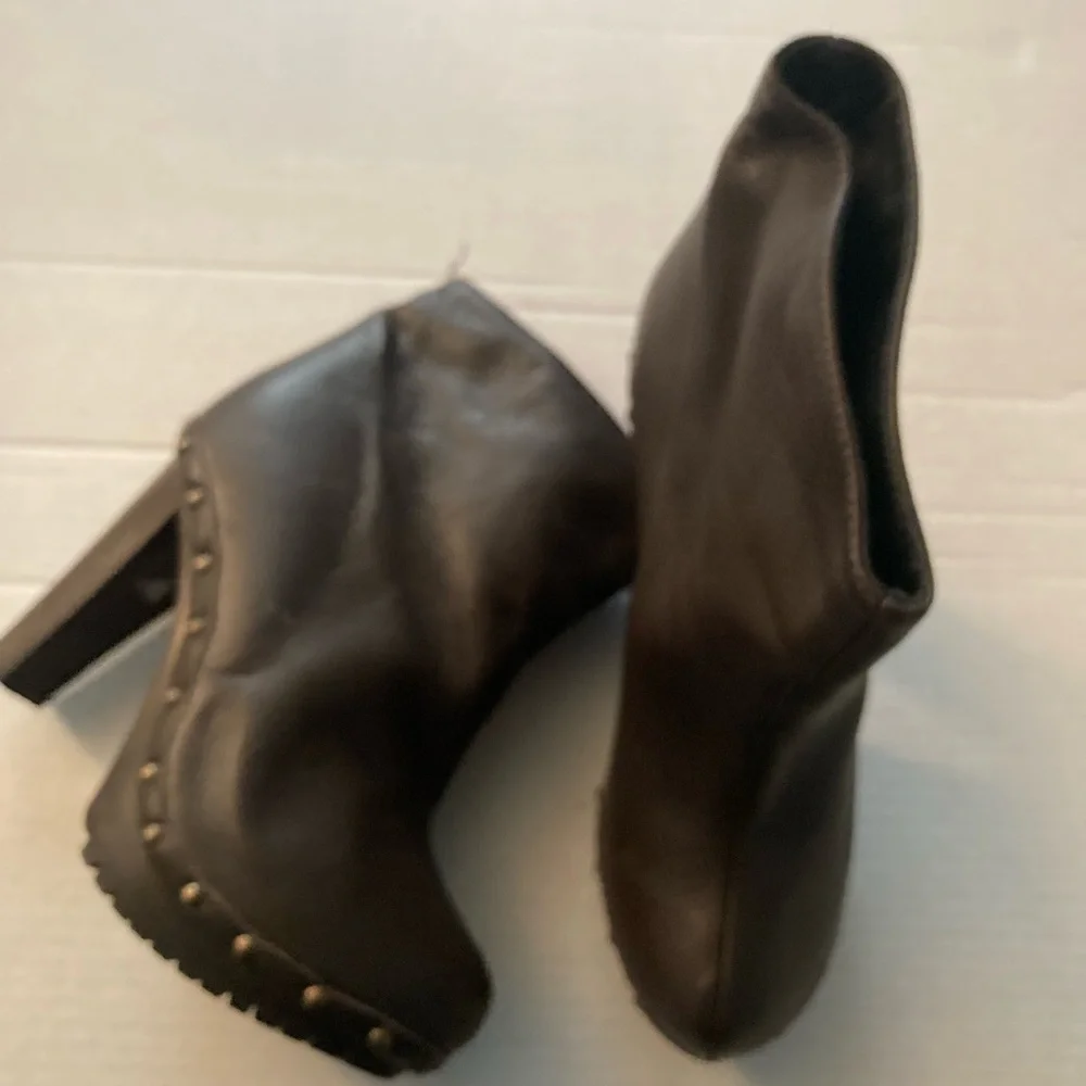 Boots - Picture 3 of 9